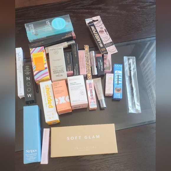 ✨ Luxury Beauty & Skincare Bundle – $460+ Value ✨ (Anastasia, Biossance, YTP) - Picture 1 of 4